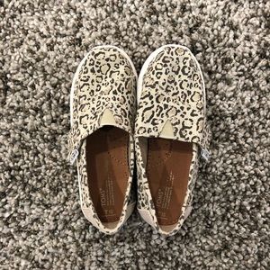 TOMS Shoes- Size 10